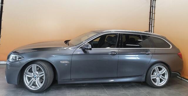 BMW 5-SERIE Touring 520d M Sport Edition standkachel | adaptive cruise en led | leer | comfortstoelen