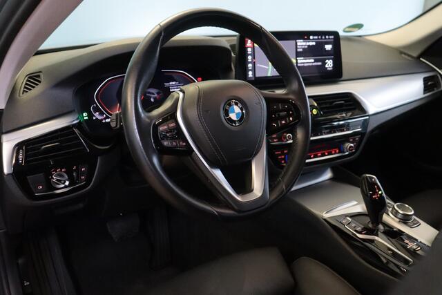 BMW 5-SERIE Touring 520i Business Edition Plus | NAVI | CLIMA | CAMERA + PDC | STOELVERW+GEHEUGEN | LED |