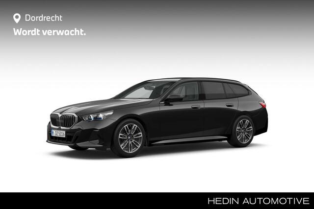 BMW 5-SERIE Touring 520i M-Sport | Driving Assistant Professional | Trekhaak | Standkachel | Carbon int. lijsten | Harman Kardon