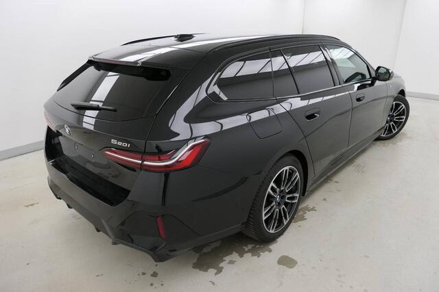 BMW 5-SERIE Touring 520i M-Sport | Driving Assistant Professional | Trekhaak | Standkachel | Carbon int. lijsten | Harman Kardon