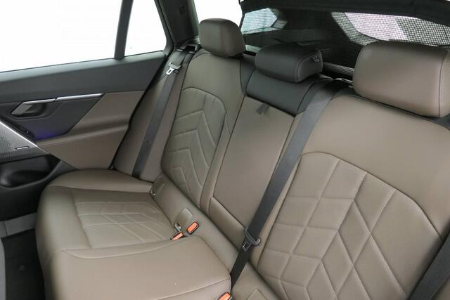 BMW 5-SERIE Touring 520i M-Sport | Panorama | Driving Assistant Plus | Harman Kardon | Standkachel | Trekhaak | Carbon interieurlijsten