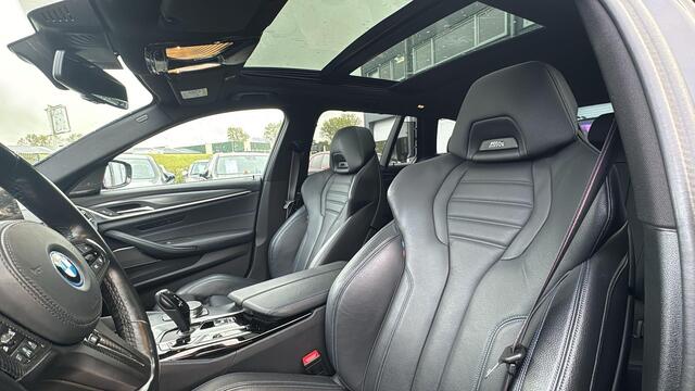 BMW 5-SERIE Touring 530e xDrive Business Edition Plus LASER KOPLAMPEN | HEAD-UP DISPLAY | PANORAMADAK | M-SPORT INTERIEUR | 360 CAMERA | WEGKLAPBARE TREKHAAK | DODEHOEK DETECTIE | ELEKTRISCHE STOELEN | STOEL/STUUR VERWARMING | FABRIEKSGARANTIE TOT 2027 | NEDERLANDSE 