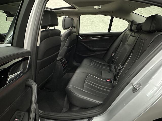 BMW 5-SERIE 530d xDrive | Dealer Onderhouden | ACC | 360 Camera | Schuifdak | Comfortstoelen | Head-Up | Achterasbesturing | Leder | Keyless-Entry | Memory | Stoelverwarming V+A | LED | Stuurverwarming | Draadloos Laden | Dodehoek | BTW |