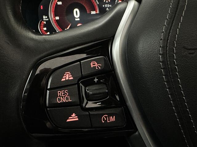 BMW 5-SERIE 530d xDrive | Dealer Onderhouden | ACC | 360 Camera | Schuifdak | Comfortstoelen | Head-Up | Achterasbesturing | Leder | Keyless-Entry | Memory | Stoelverwarming V+A | LED | Stuurverwarming | Draadloos Laden | Dodehoek | BTW |