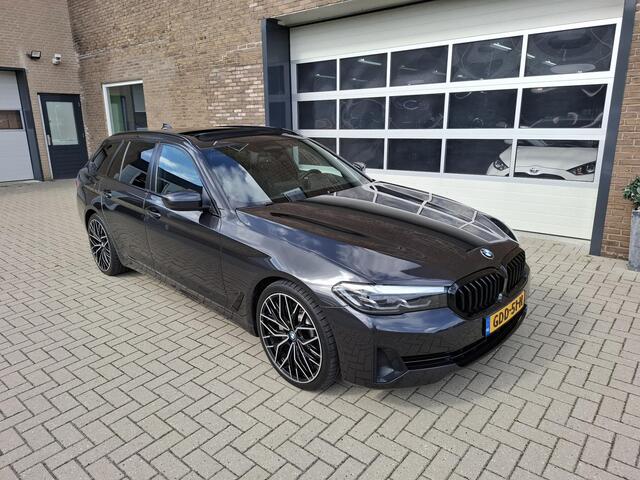 BMW 5-SERIE Touring 530e xDrive panorama/Leer/Trekhaak/20 inch BMW 5-serie Touring 530e xDrive High Executive