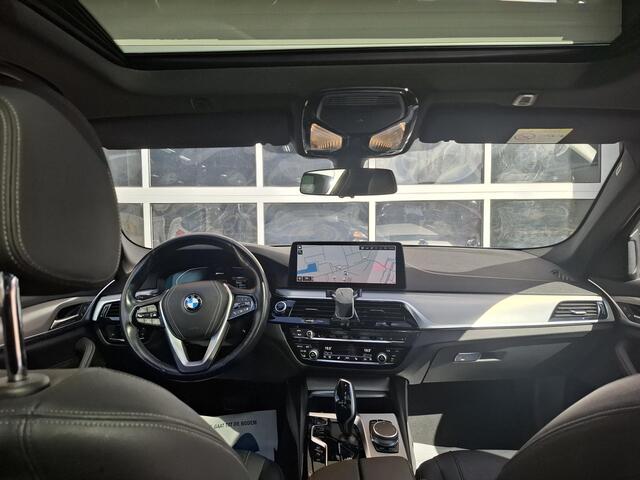 BMW 5-SERIE Touring 530e xDrive panorama/Leer/Trekhaak/20 inch BMW 5-serie Touring 530e xDrive High Executive