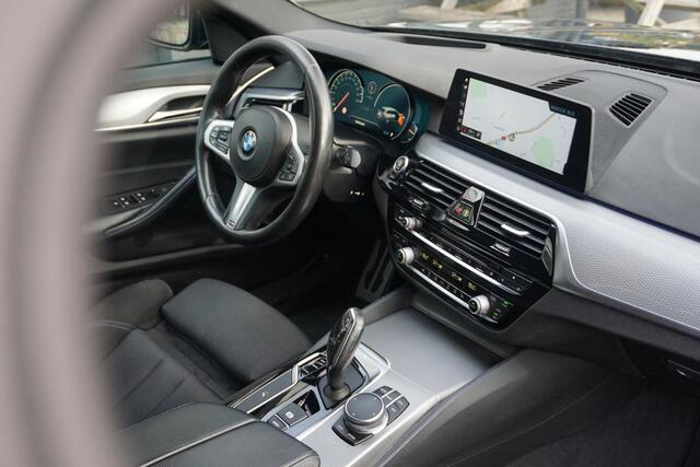 BMW 5-SERIE Touring 530i High Executive | M pakket | Trekhaak | ACC