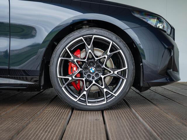 BMW 5-SERIE Touring 550e xDrive | M Sportpakket Pro | Innovation Pack | Verwarmd Stuurwiel | Comfort Access | Panoramadak | Stoelventilatie | Stoelverwarming | Bowers & Wilkins | Trekhaak