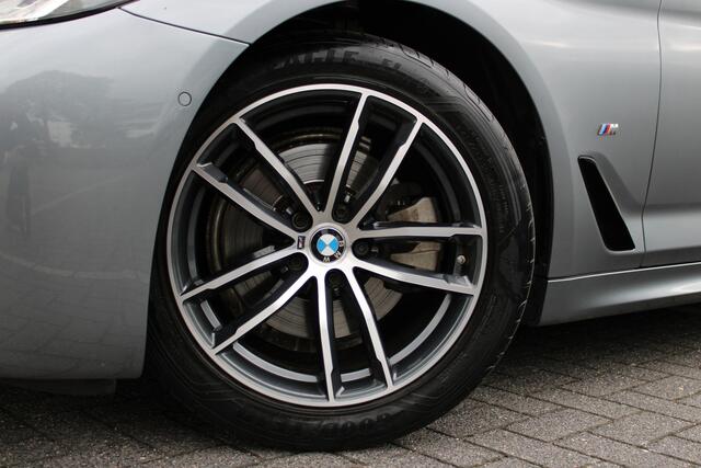 BMW 5-SERIE 520i High Executive M Sport Automaat / Trekhaak / Achteruitrijcamera / Adaptieve LED / Live Cockpit Professional / Stoelverwarming