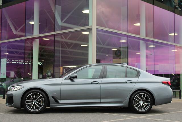 BMW 5-SERIE 520i High Executive M Sport Automaat / Trekhaak / Achteruitrijcamera / Adaptieve LED / Live Cockpit Professional / Stoelverwarming