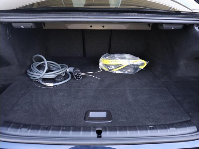 BMW 5-SERIE 530e High Executive M Sportpakket/ Achteruitrijcamera/ Getint Glas/ Sportstoelen/ Stoelverwarming/ Ambiance verlichting