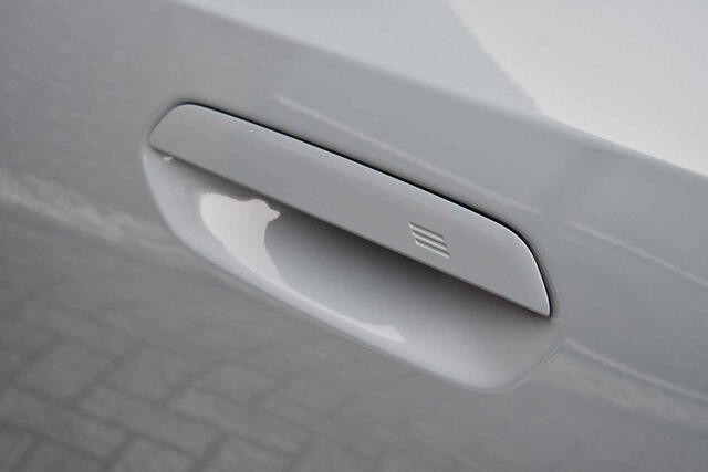 BMW 5-SERIE 530e M-Sport Pano ACC 360 H/K Stoel-vent Brooklyngrau