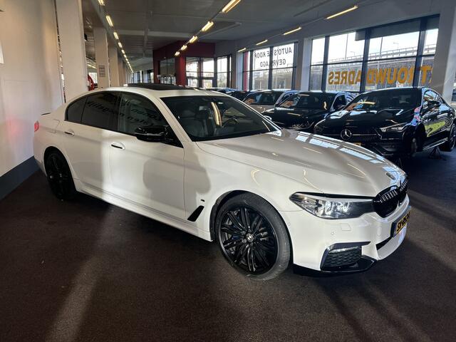 BMW 5-SERIE 530e iPerformance High Executive M Sport | Panoramadak | Stoel+Stuurverwarming | Achteruitrijcamera | Harman/Kardon | Sfeerverlichting | Adaptief onderstel | Elek. inklapbare spiegels | Park assist