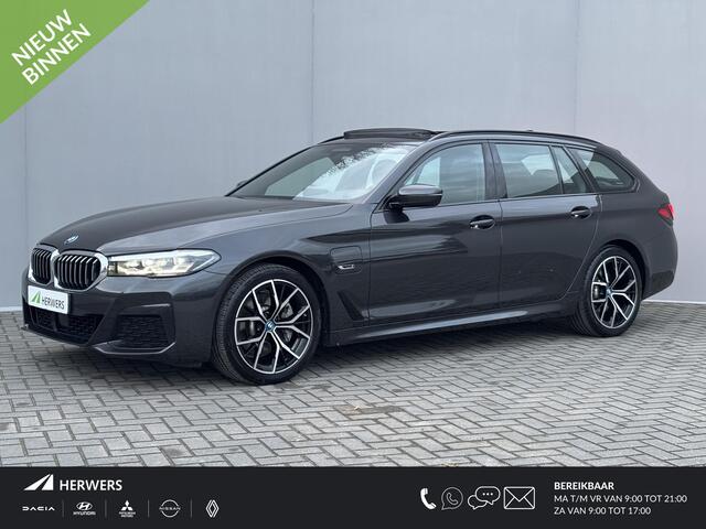 BMW 5-SERIE Touring 530e High Executive Automaat / Accu SOH 100% / M Sportpakket / Elektrisch wegklapbare trekhaak / Trekgewicht 1700 kg / elektrisch glazen panorama-dak / Stuur-, en Stoel verwarming / Climate control /