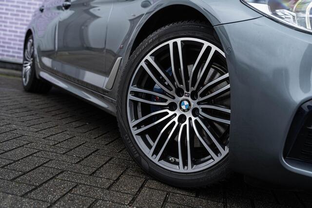 BMW 5-SERIE 530e iPerformance High Executive | M-Sport | Harman Kardon Audio | Panoramadak | Navigatie | Stoelverwarming | Achteruitrijcamera