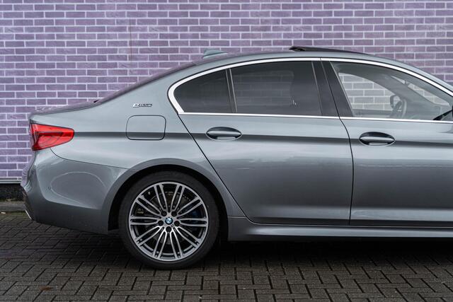 BMW 5-SERIE 530e iPerformance High Executive | M-Sport | Harman Kardon Audio | Panoramadak | Navigatie | Stoelverwarming | Achteruitrijcamera