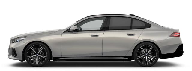 BMW 5-SERIE 520i M-Sport HeadUp H/K Pano Driving Pro Trekhaak Stoelventilatie