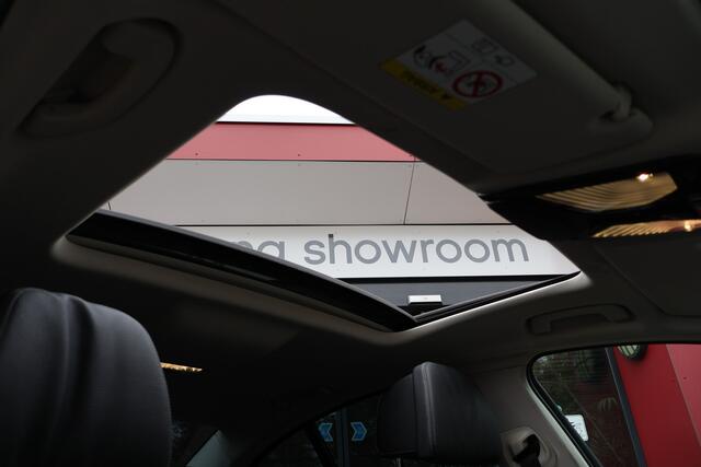 BMW 5-SERIE 520d High Executive | HUD | 360° Camera | Trekhaak | ACC | Schuif-/kanteldak | Leder |