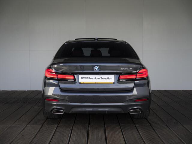 BMW 5-SERIE Sedan 530e | High Executive | M Sportpakket | Harman Kardon | Verwarmd Stuurwiel | Comfort Access | Schuif-/kanteldak | Stoelverwarming | Laserlight | 19''