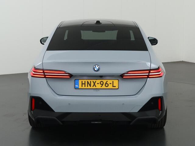 BMW 5-SERIE 530e M Sport Edition | M-Sport | Adaptieve LED verlichting | Driving Assistant Professional | Harman/Kardon | Shadow Line | Comfort Pakket | Panoramadak | HUD | Stoelverwarming/Koeling |