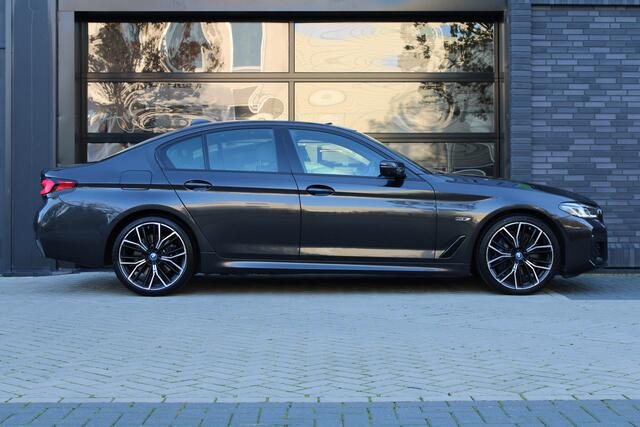 BMW 5-SERIE 530e Business Edition Plus | M-SPORT | BTW | PANO | H/K | HUD | 360 | KEYLESS | STUURVERW | ADAPTIEF ONDERSTEL |