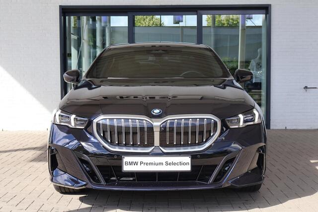 BMW 5-SERIE Sedan 550e xDrive | M Sportpakket | Innovation Pack | Comfort Pack