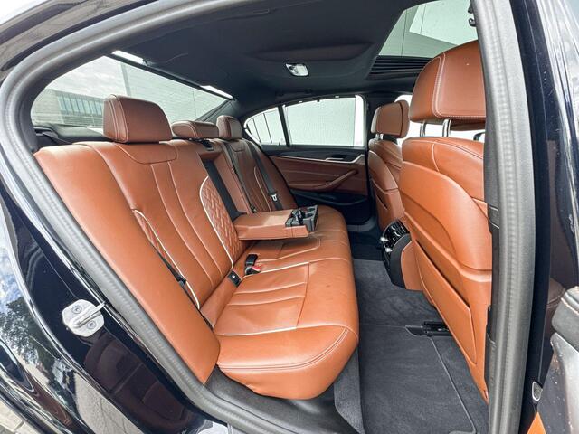 BMW 5-SERIE Sedan 545e xDrive M-Sport Co-Pilot Pack / Schuif- Kanteldak / Comfort Acces / Volledig Individuaal Interieur / Zonneschermen achter / Head Up Display / 4 zone Airco