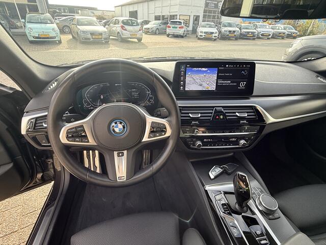 BMW 5-SERIE 545e xDrive Business Edition Plus | M Sport | LED | Adapt. Cruise | Stoel- en stuurverwarming | Apple Carplay | Trekhaak