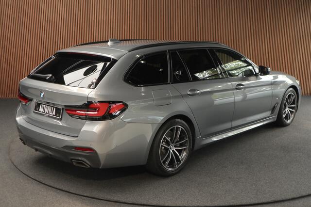 BMW 5-SERIE Touring 520i High Exe M-pakket Head-up Navi Elektr. achterklep Camera Carplay Virtual Elektr. uitklapbare trekhaak Matrix ACC Stoelverwarming DAB Climate (3-zone) PDC Memory LM velgen BTW auto