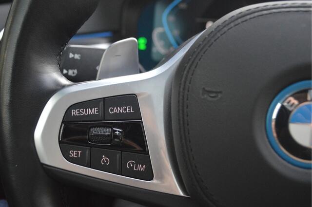 BMW 5-SERIE Touring 530e High Executive M Sport Automaat / Panoramadak / Trekhaak / Laserlight / Achteruitrijcamera / Head-Up / Comfort Access / Stuurverwarming