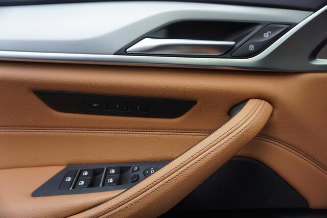 BMW 5-SERIE Touring 530e xDrive Business Edition Plus/Laser Led/Leer/ Origineel Nederlands