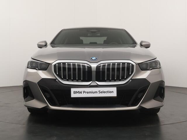 BMW 5-SERIE 530e | M Sportpakket | Panoramadak | Driving Ass. Plus | Trekhaak |