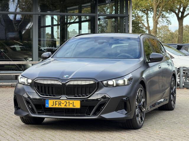 BMW 5-SERIE Touring 540d xDrive FULL OPTION Leer/Pano/Camera/Trekhaak/ 21 inch