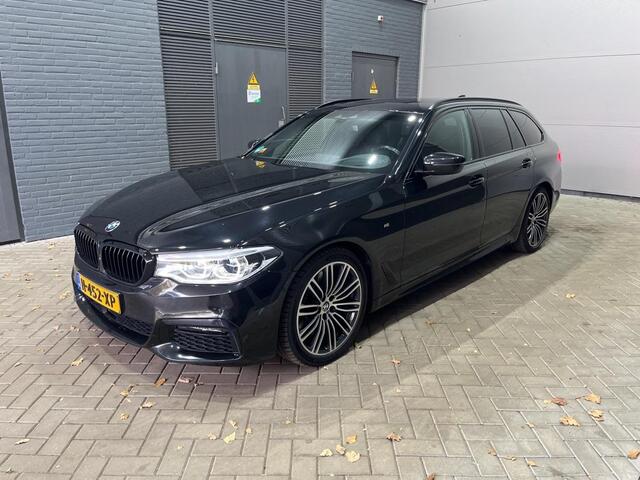 BMW 5-SERIE Touring 540i xDrive High Executive | Head-Up | Panoramadak | Trekhaak | 19 Inch | ACC | Getint Glas
