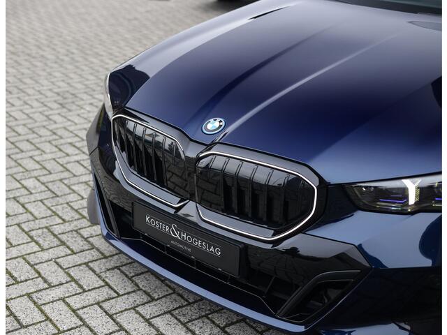 BMW 5-SERIE Touring 550e xDrive | Pano - Trekhaak - B&W