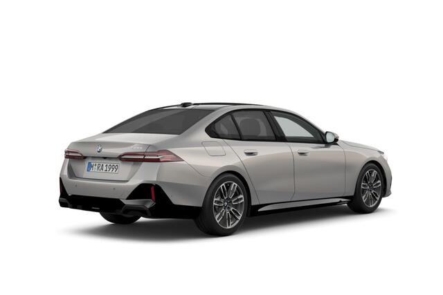 BMW 5-SERIE Sedan 520i | M Sportpakket | Travel Pack | Comfort Pack