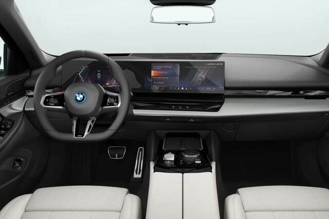 BMW 5-SERIE Touring 530e M Sport Edition | M Sportpakket | Innovation Pack | Travel Pack | Comfort Pack | Trekhaak