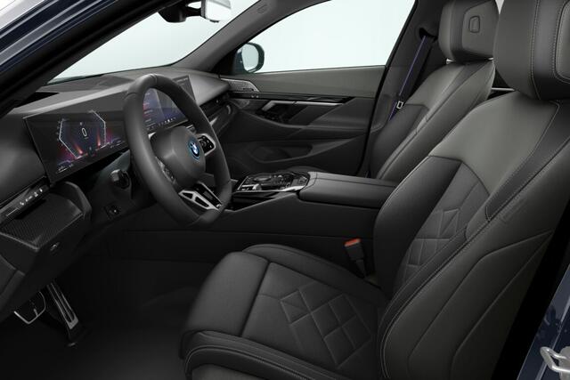 BMW 5-SERIE Touring 550e xDrive | M Sportpakket Pro | Innovation Pack | Travel Pack | Comfort Pack | Trekhaak