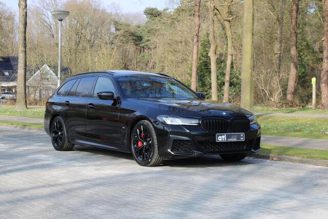 BMW 5-SERIE Touring 540i xDrive Touring M Sportpakket, Panoramadak, M leerstuurwiel, 4-zone, DAB, Grootlicht assistent, BMW Live Cockpit Professional, Adaptieve LED-koplamp, ect.