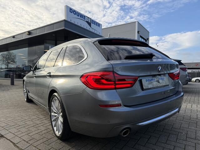 BMW 5-SERIE Touring 530i Luxury Line Pano-Dak | HUD | Camera | HiFi | Stoelverw. voor & achter |