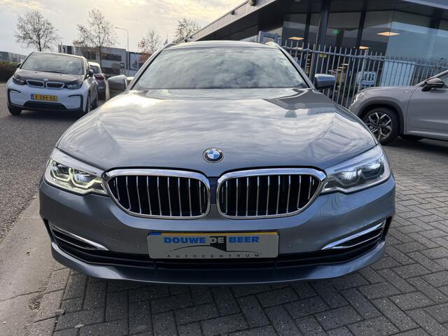 BMW 5-SERIE Touring 530i Luxury Line Pano-Dak | HUD | Camera | HiFi | Stoelverw. voor & achter |