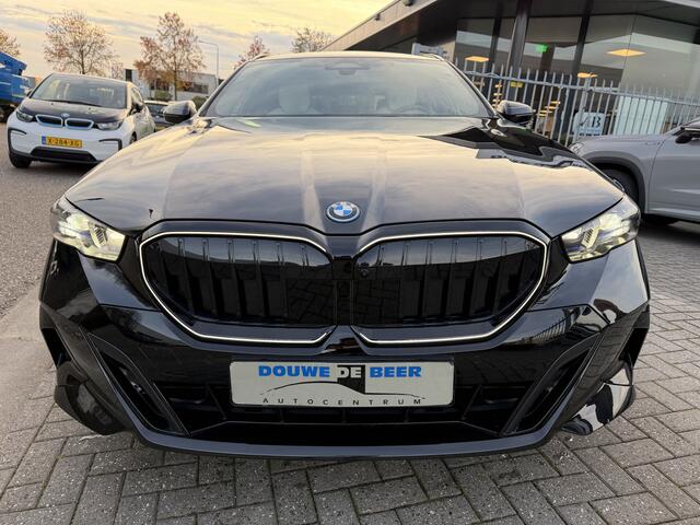 BMW 5-SERIE Touring 530e M Sport Pro Trekhaak | Innovatie Pakket | HUD | Stuurverw. | Stoelverw. |