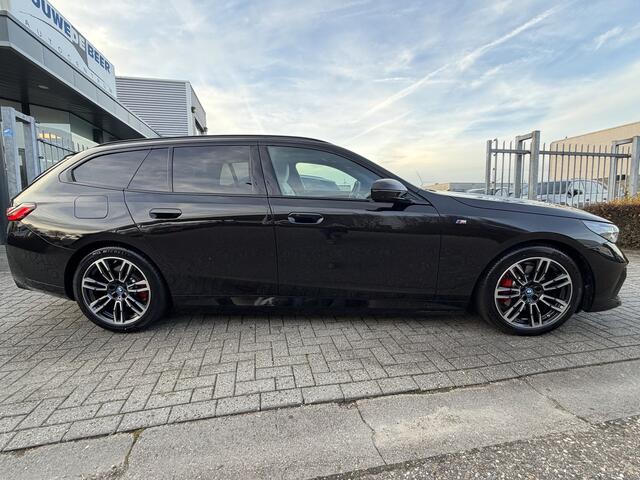 BMW 5-SERIE Touring 530e M Sport Pro Trekhaak | Innovatie Pakket | HUD | Stuurverw. | Stoelverw. |