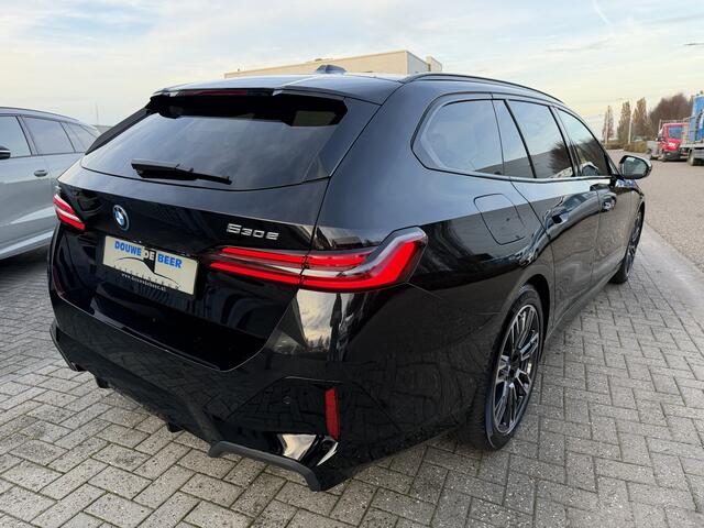 BMW 5-SERIE Touring 530e M Sport Pro Trekhaak | Innovatie Pakket | HUD | Stuurverw. | Stoelverw. |