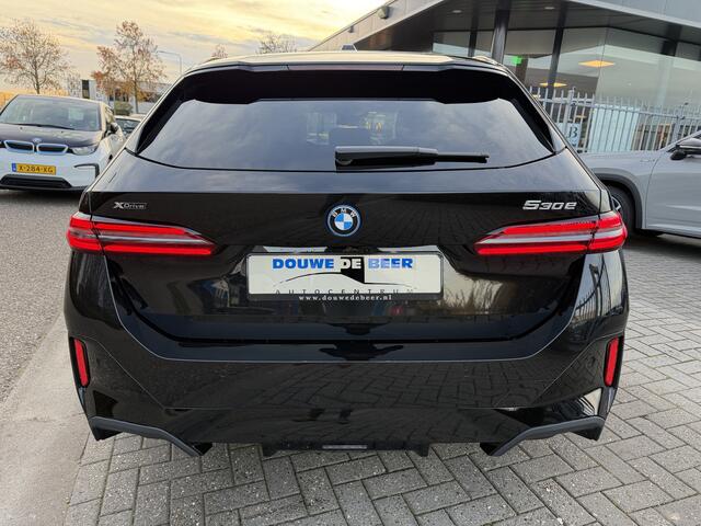 BMW 5-SERIE Touring 530e M Sport Pro Trekhaak | Innovatie Pakket | HUD | Stuurverw. | Stoelverw. |