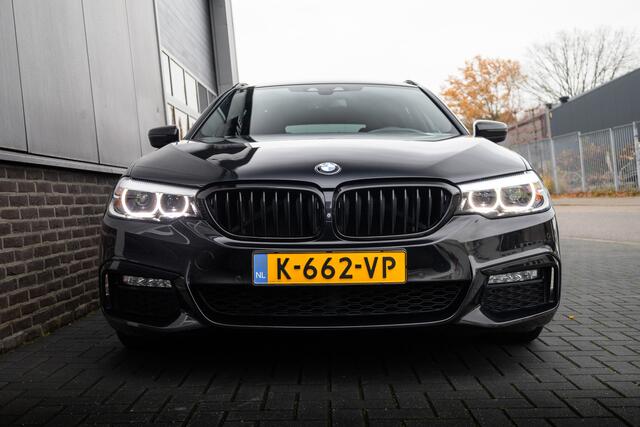 BMW 5-SERIE Touring 540i xDrive 340 pk High Executive M-Sportpakket / Pano-Dak/ Head-Up/ Harman&Kardon/ 360-Camera/ Sport-Stoelen/ Stoel.Verw/