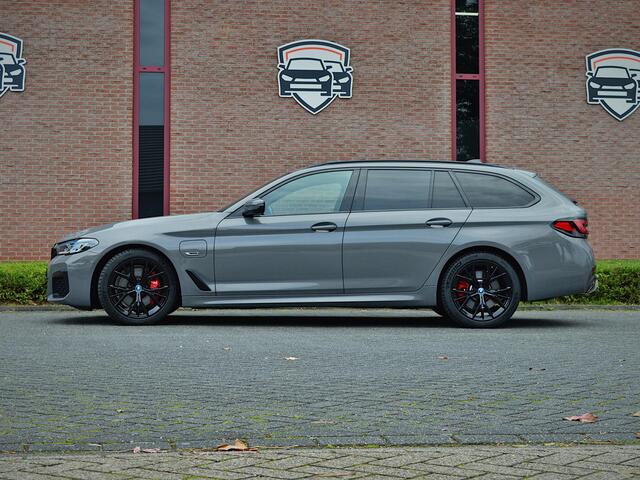BMW 5-SERIE Touring 530e M Sport | Panorama | Trekhaak | ACC