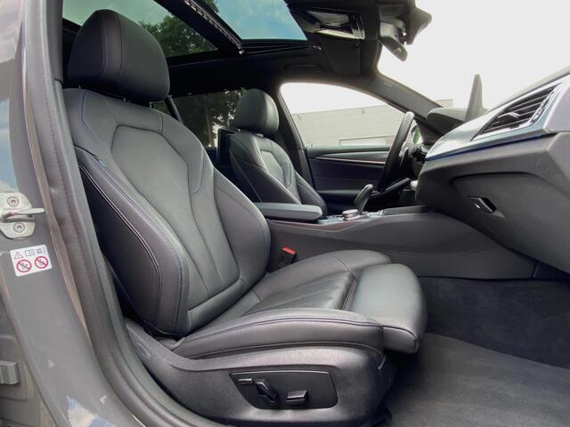 BMW 5-SERIE Touring 530e M Sport | Panorama | Trekhaak | ACC