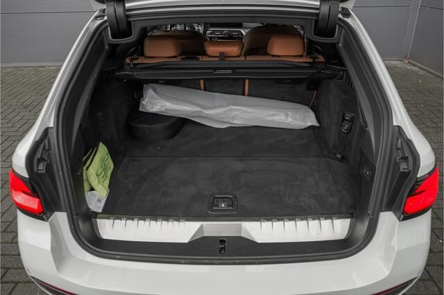 BMW 5-SERIE Touring 530e Business Edition M-Sport Laser Trekhaak HUD