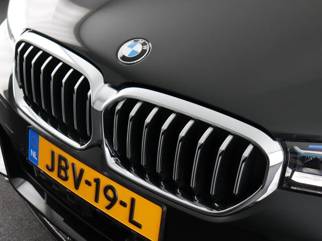 BMW 5-SERIE Touring 520i High Executive (Pano / Laser / Head Up / ACC / Luchtvering / Navi)
